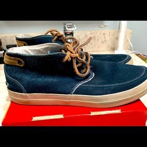 Mens Kenneth Cole Reaction 9.5 Chukka boots navy blue suede.